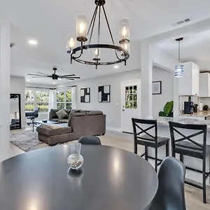 Modern Front Casita Near Winter Park! Holiday home